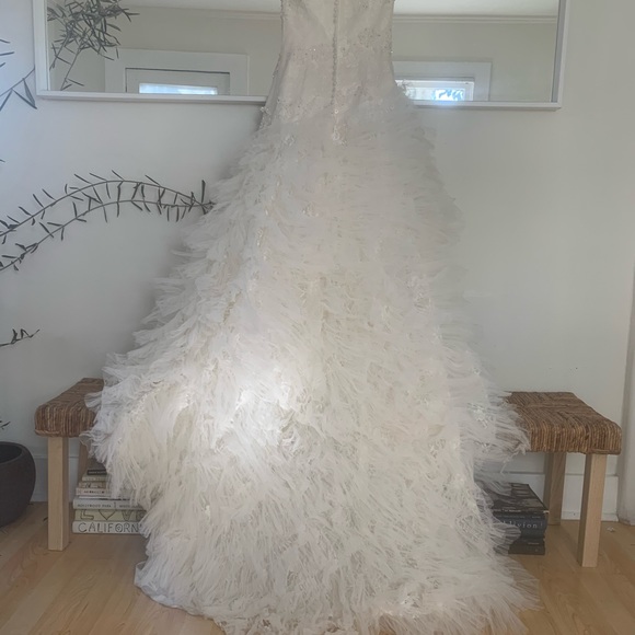 Wedding dress - Picture 2 of 9